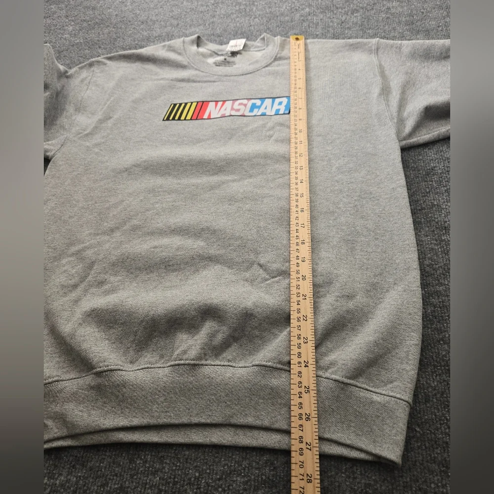 Nascar Crewneck Graphic Sweatshirt Size Medium‎ New with Tags